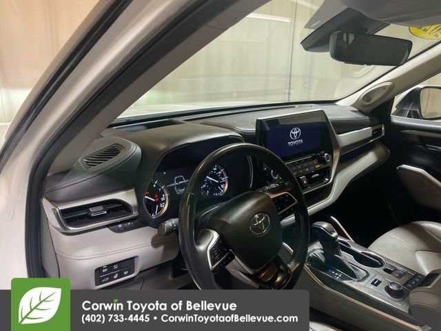 Used 2022 Toyota Highlander Platinum image 11