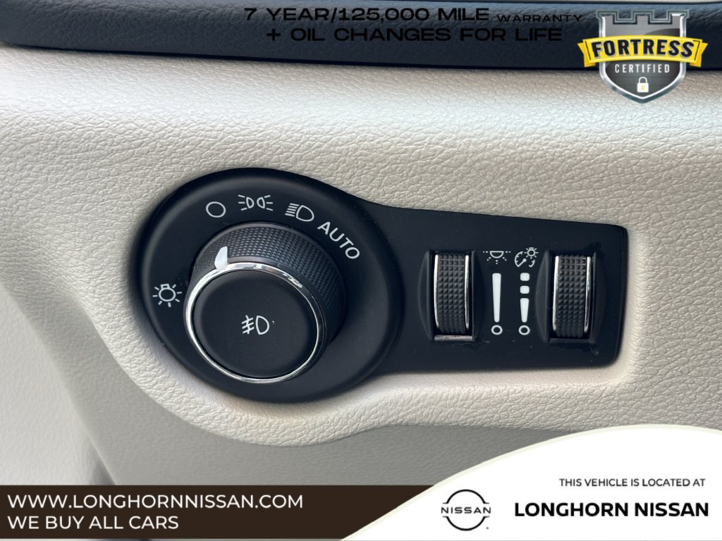 Used 2023 Chrysler Pacifica Touring-L FWD image 17