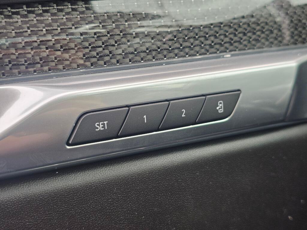 Used 2025 Cadillac Escalade V AWD/4WD image 32