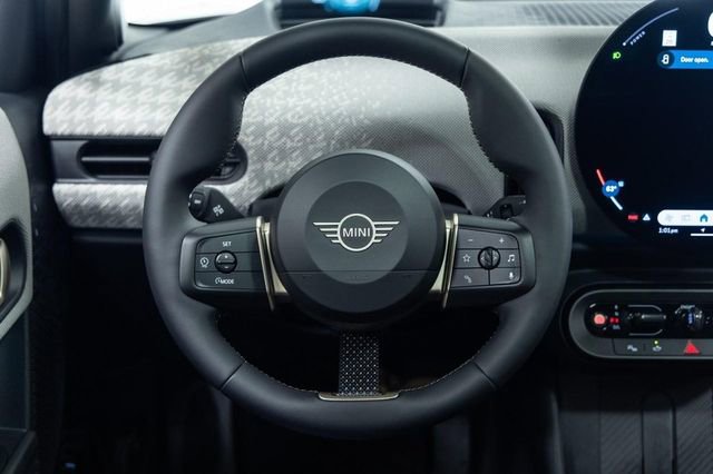 Used 2025 MINI Cooper 4-Door Hardtop image 16