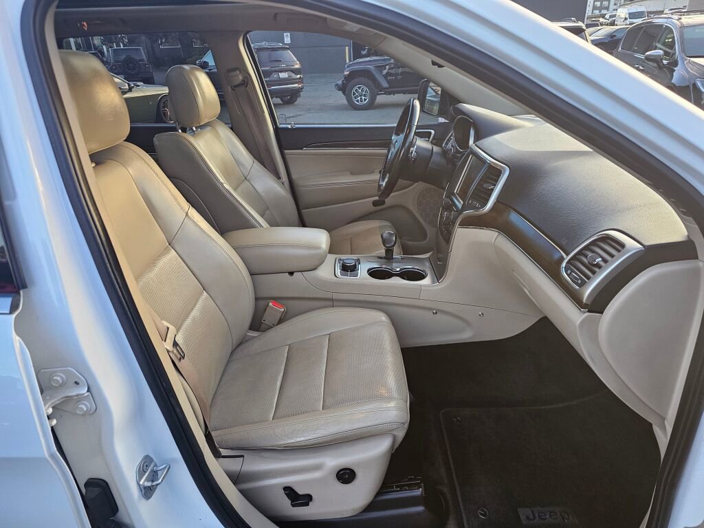 Used 2015 Jeep Grand Cherokee Limited w/ Luxury Group II image 12