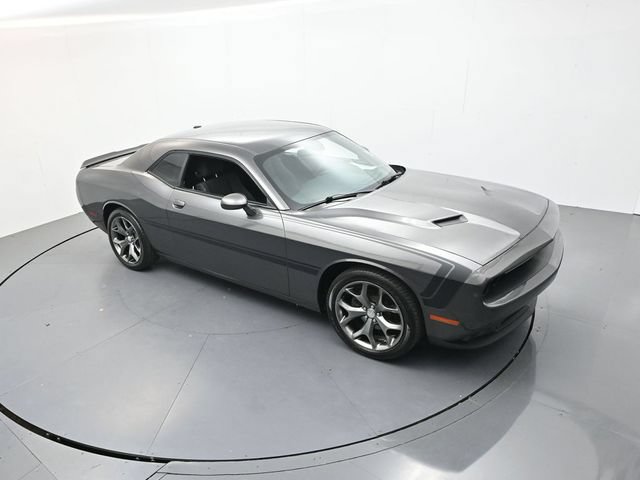 Used 2016 Dodge Challenger SXT w/ Driver Convenience Group RWD image 30