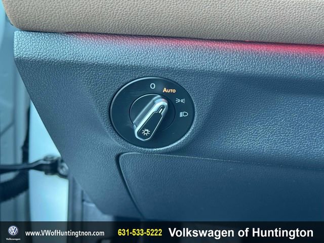 Certified 2025 Volkswagen Jetta SEL image 20