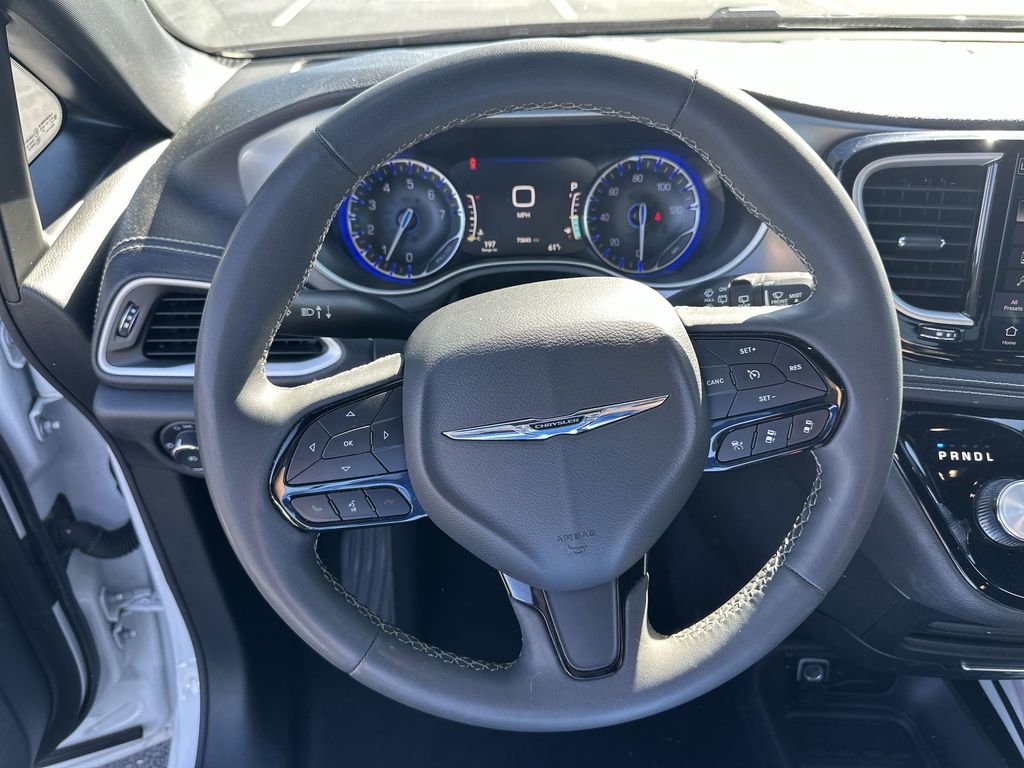 Used 2023 Chrysler Pacifica Touring FWD image 20