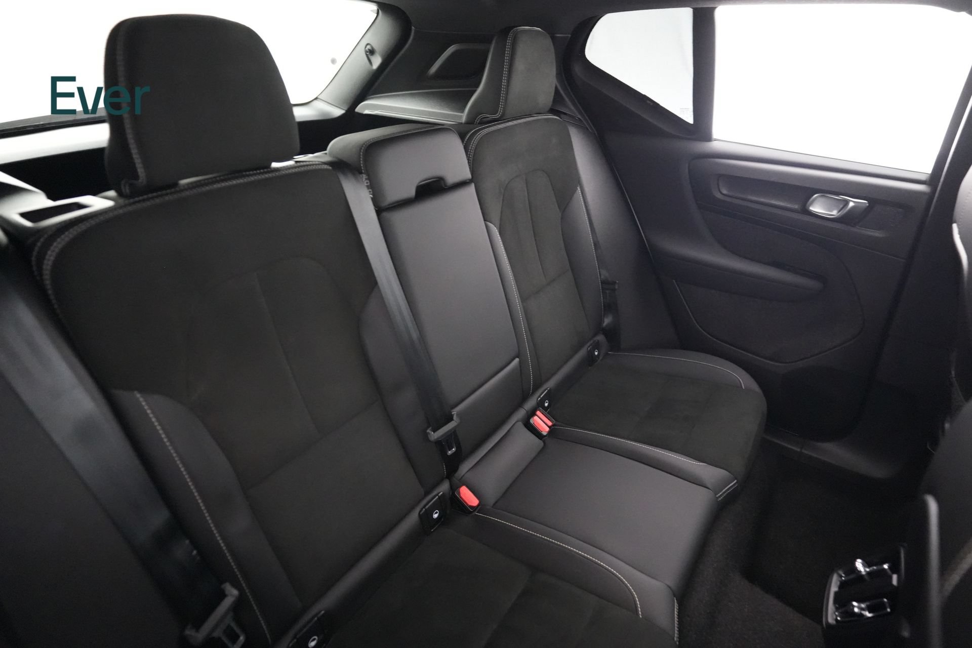 Used 2023 Volvo XC40 Recharge Plus w/ Protection Package Premier AWD/4WD image 5