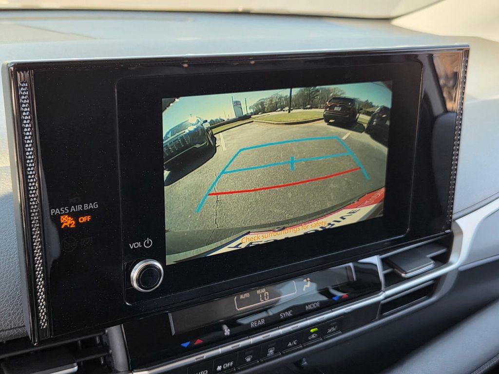 Used 2025 Toyota Sienna LE image 20