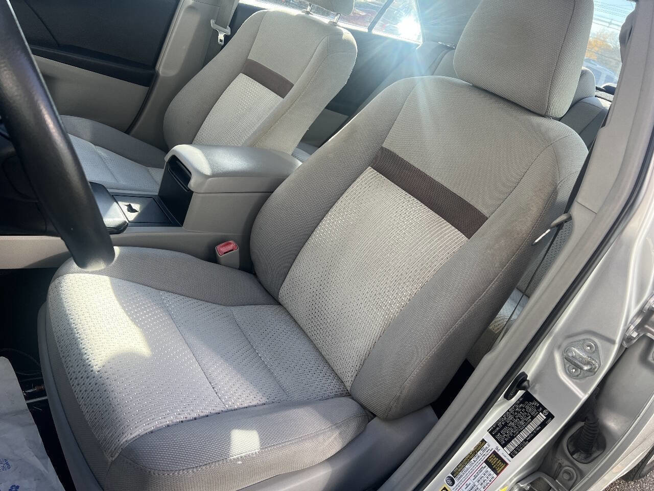 Used 2012 Toyota Camry LE image 9
