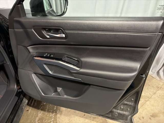 Used 2025 Nissan Pathfinder SL image 21