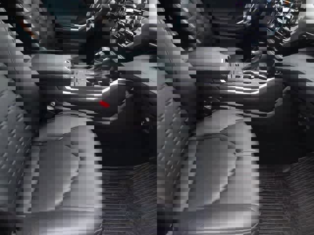 Used 2022 Toyota Highlander XLE image 19