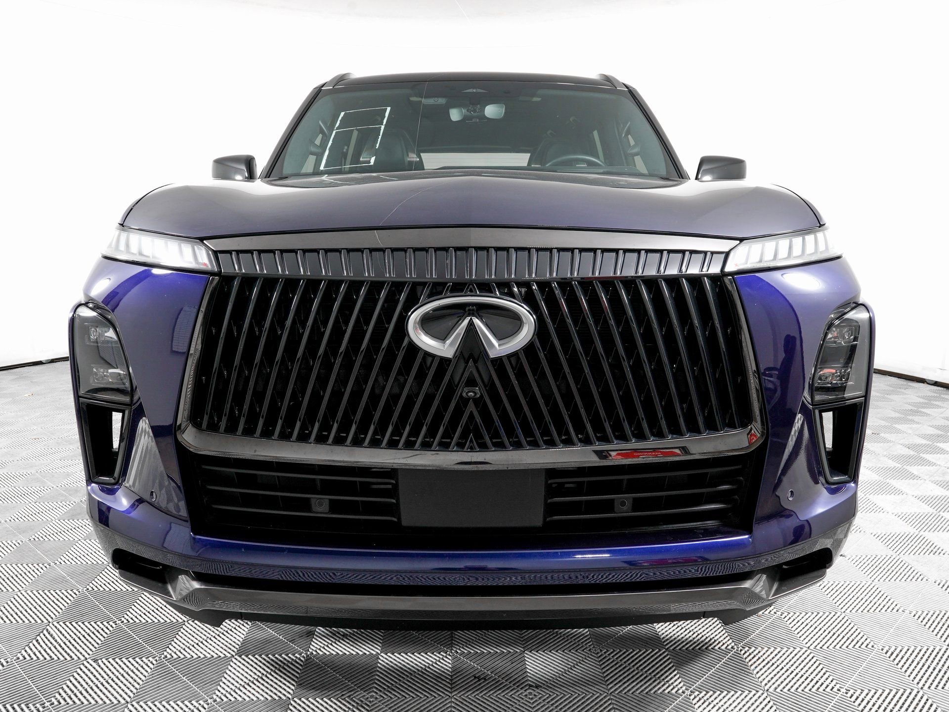 Used 2025 INFINITI QX80 Autograph AWD/4WD image 2