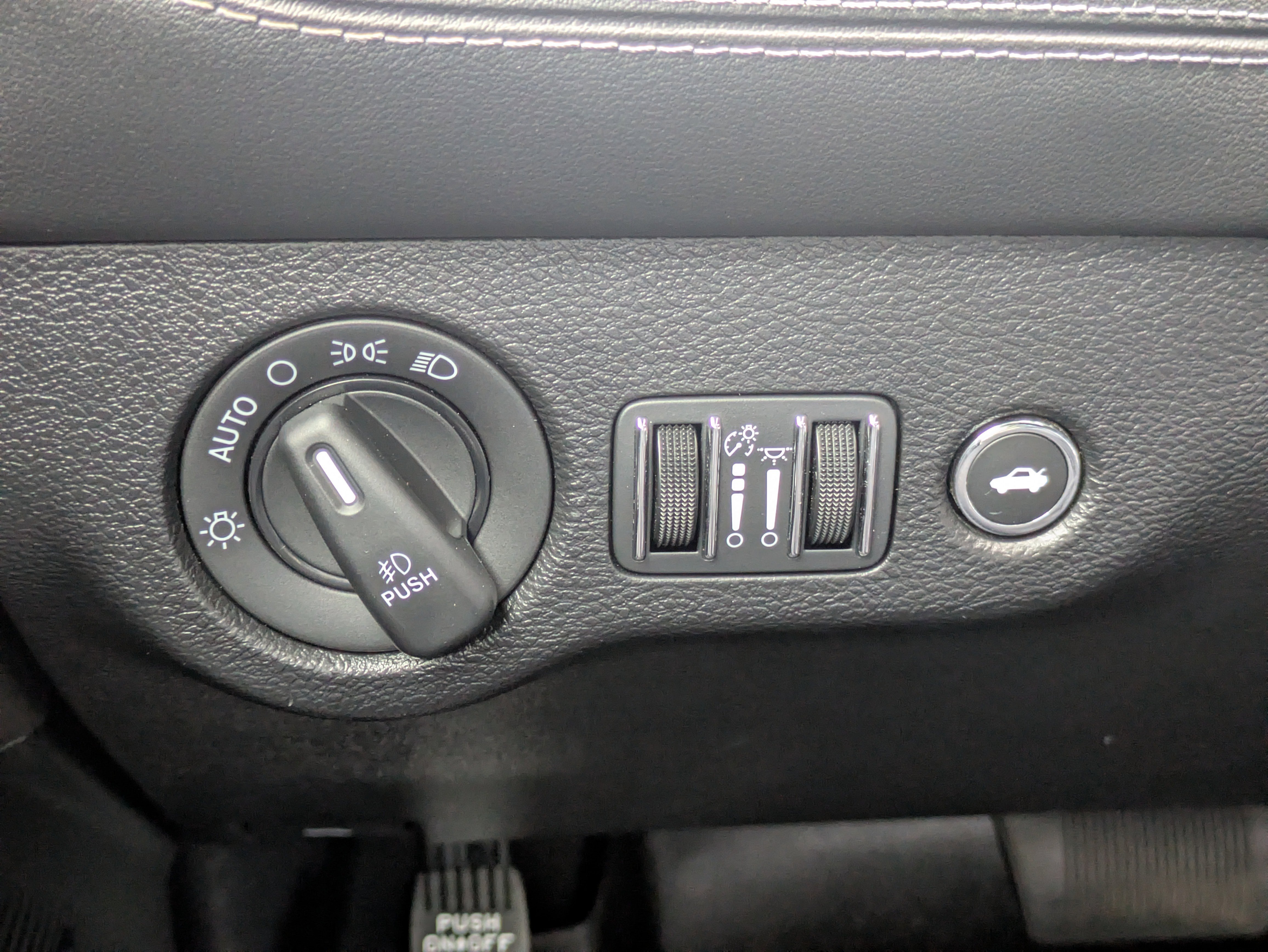 Used 2021 Dodge Challenger R/T w/ Plus Package image 13