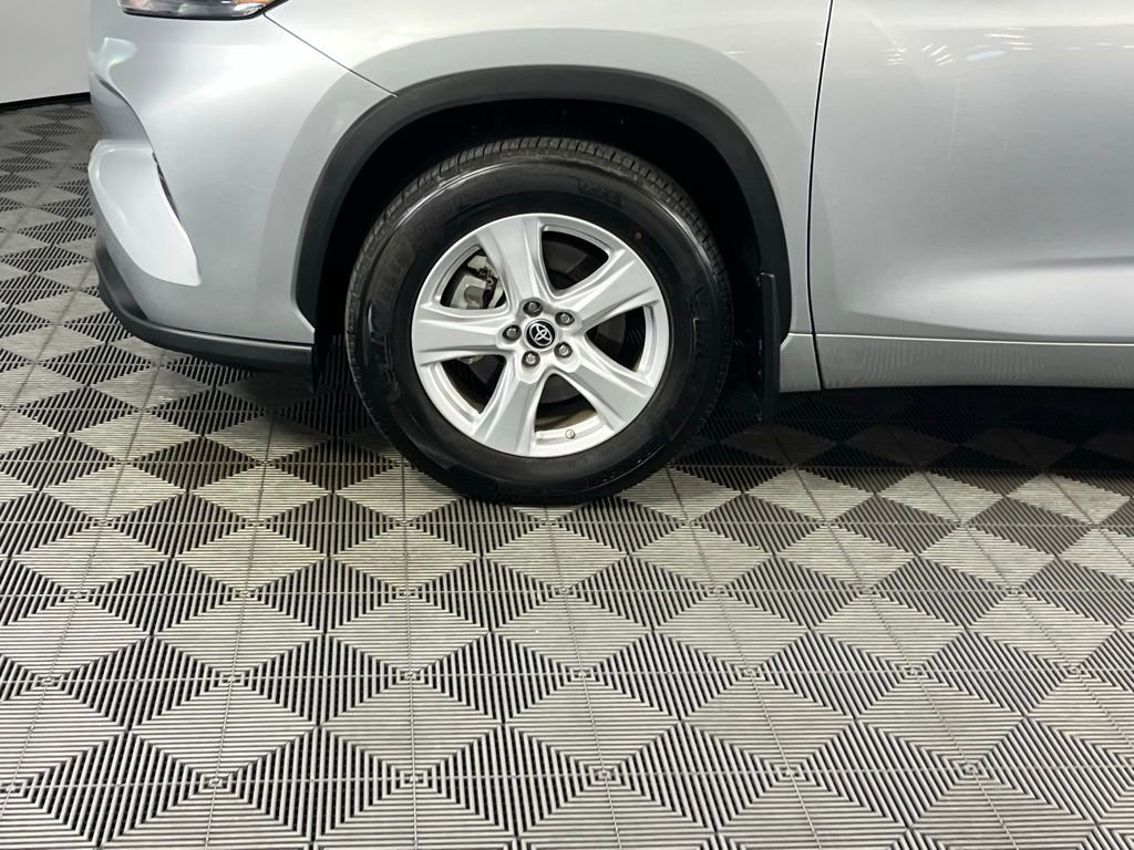 Used 2023 Toyota Highlander LE image 10