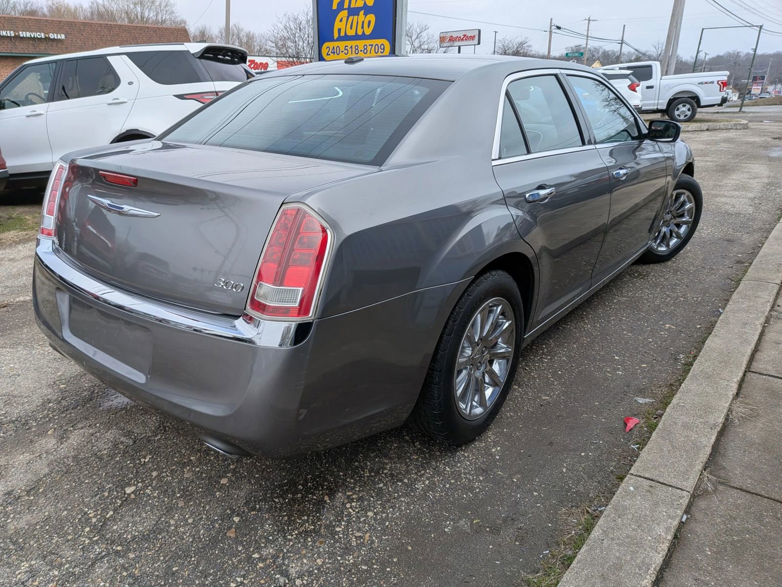 Used 2012 Chrysler 300 Limited RWD image 6
