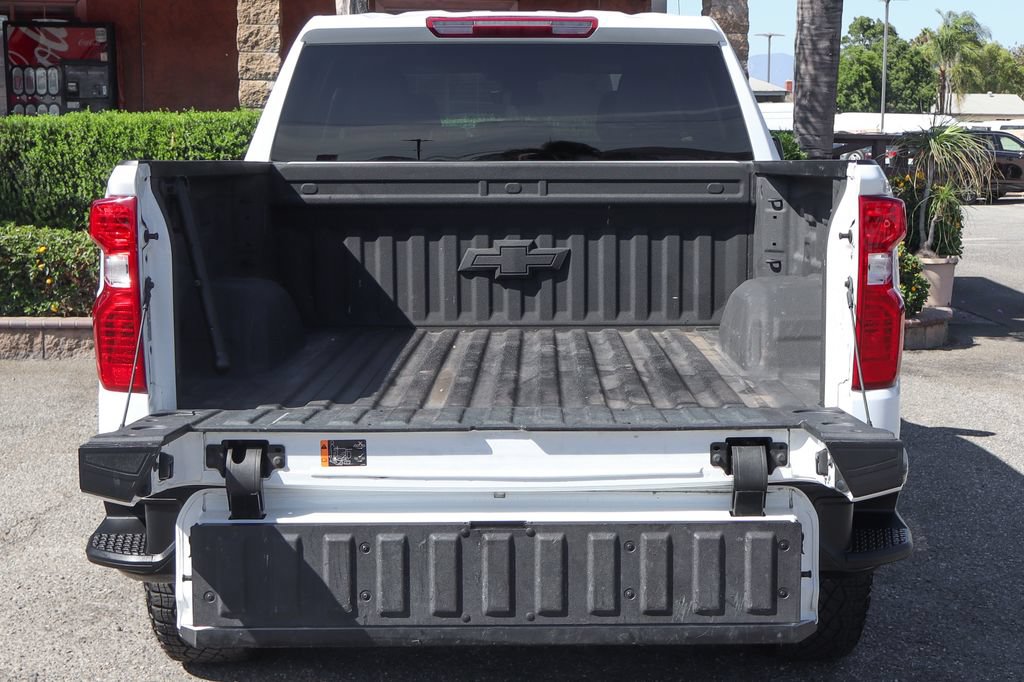 Used 2025 Chevrolet Silverado 1500 Custom Trail Boss w/ Dark Appearance Package AWD/4WD image 9
