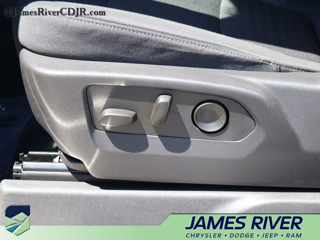 Used 2025 Chevrolet Silverado 1500 LT image 23