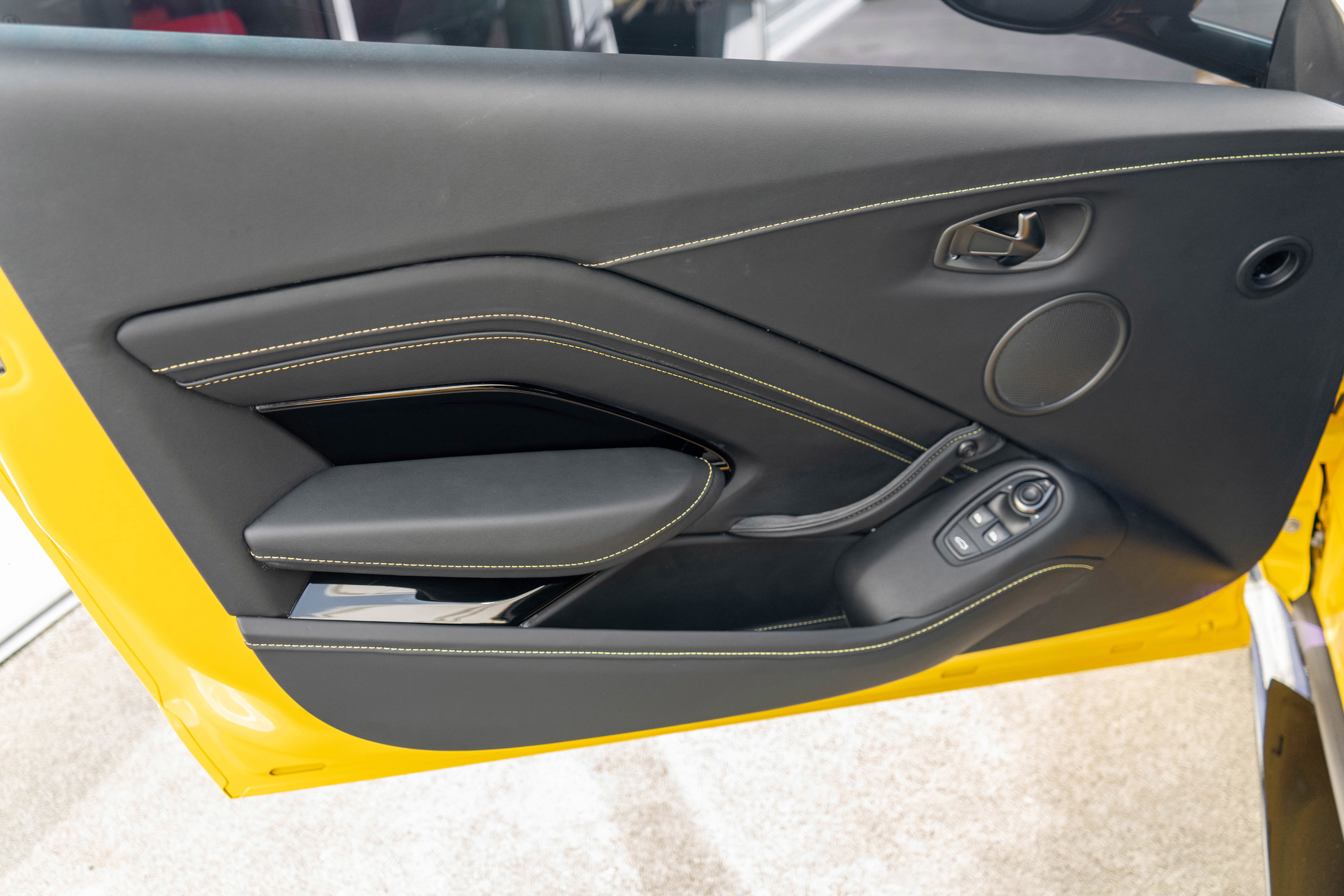 Used 2023 Aston Martin V8 Vantage Coupe image 13