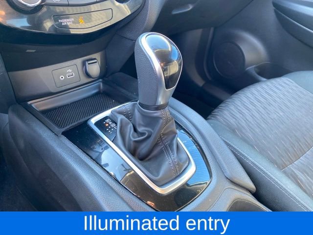 Used 2020 Nissan Rogue SV image 11