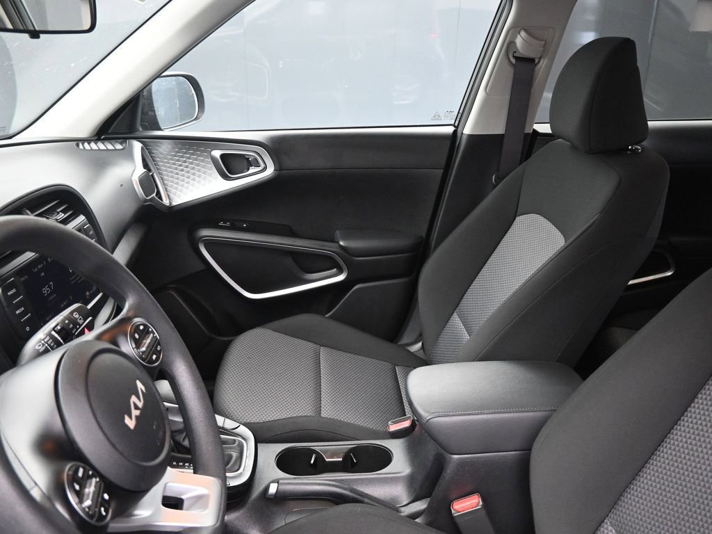 Used 2025 Kia Soul LX w/ LX Technology Package image 21