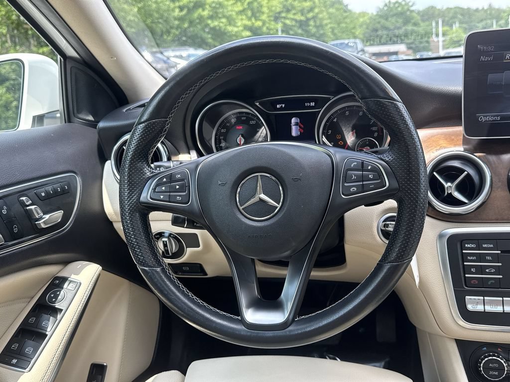 Used 2019 Mercedes-Benz GLA 250 4MATIC w/ Premium Package image 11