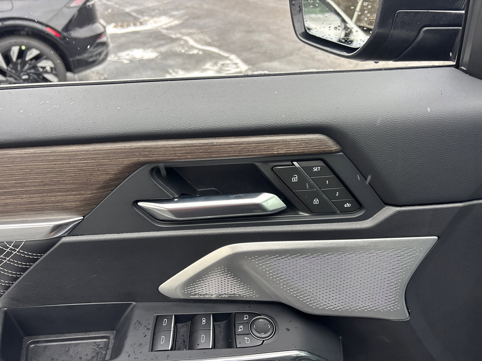 Used 2025 GMC Acadia Denali w/ Super Cruise Package image 12