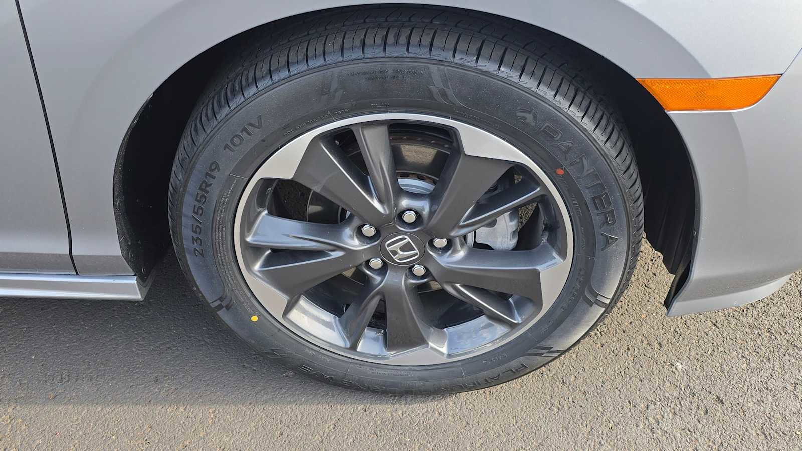 Used 2023 Honda Odyssey Elite image 9