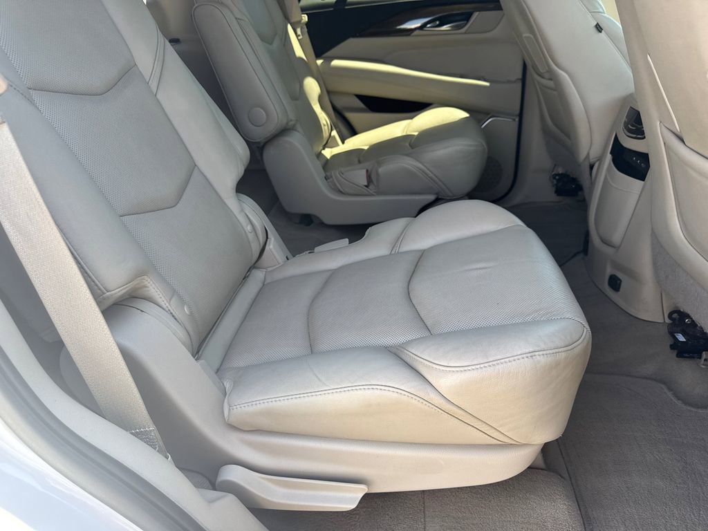 Used 2020 Cadillac Escalade Luxury RWD image 16