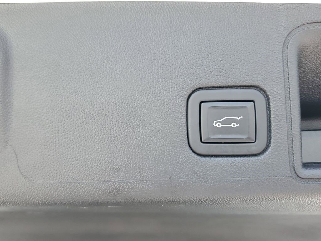 Certified 2023 GMC Terrain SLT w/ LPO, Floor Liner Package FWD image 23