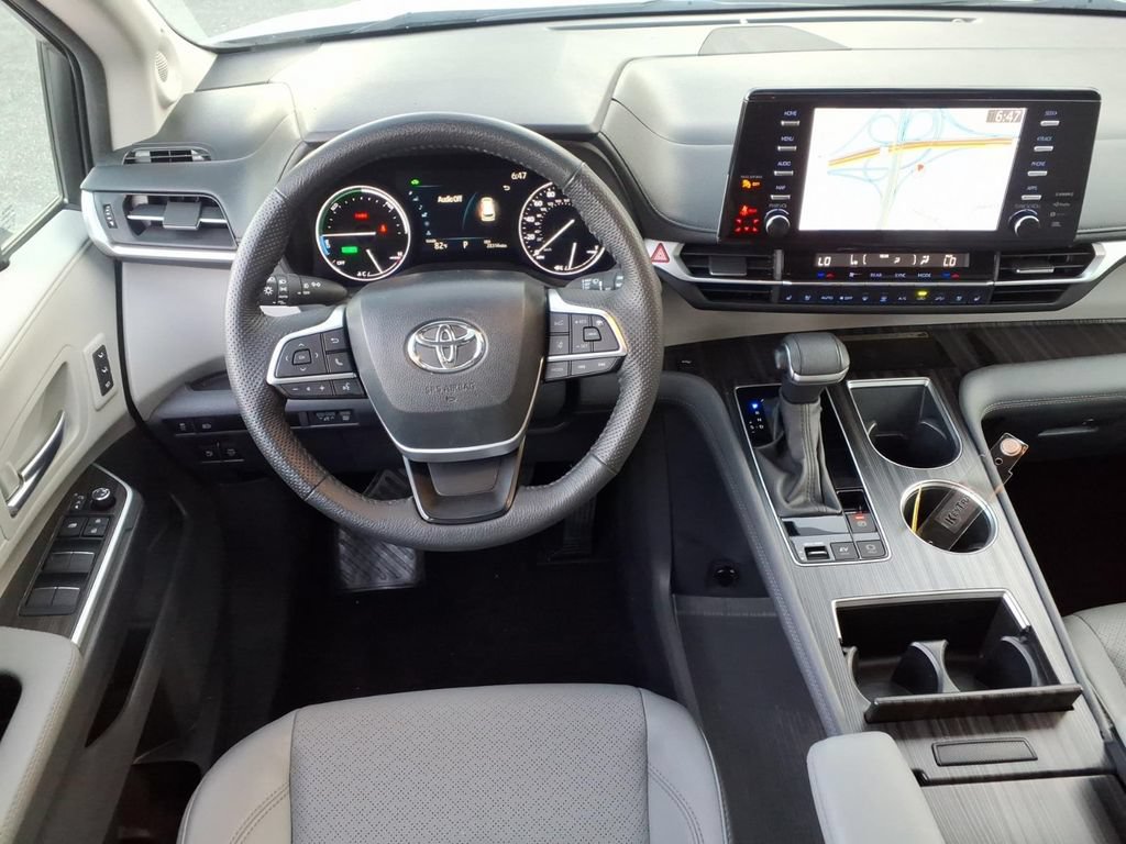 Used 2024 Toyota Sienna Limited AWD/4WD image 17