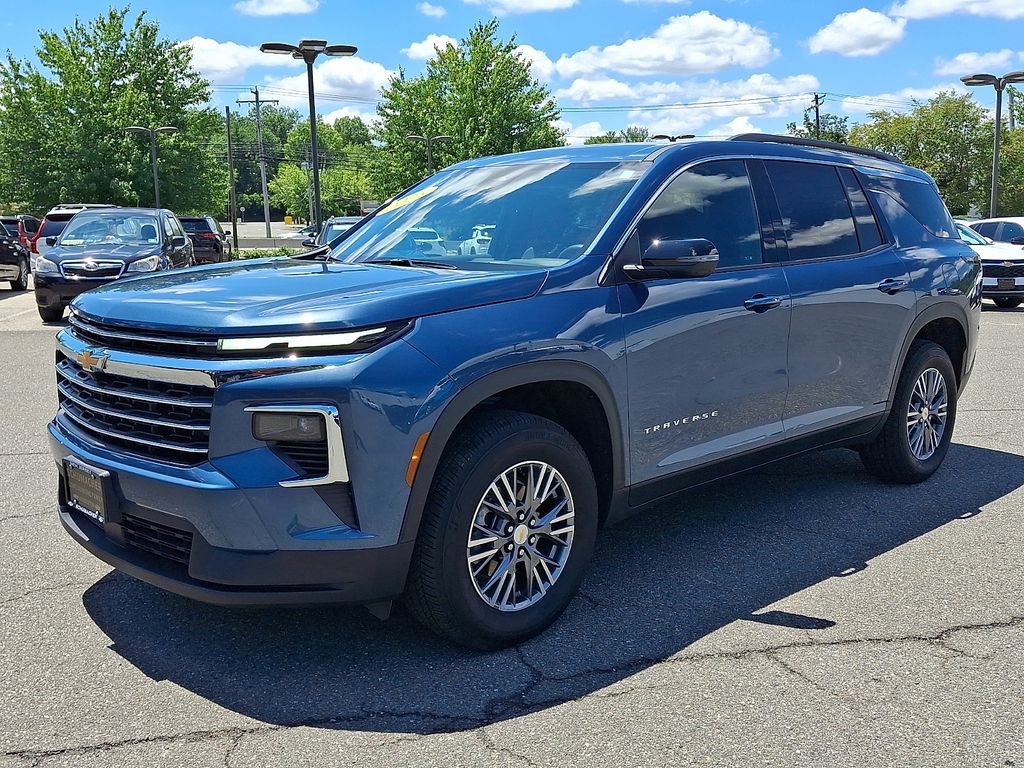 Certified 2025 Chevrolet Traverse LT AWD/4WD image 3