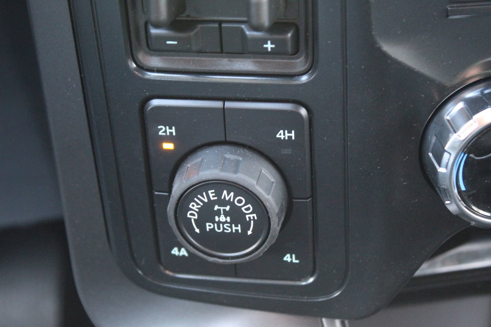 New 2025 Ford F150 Lariat w/ Equipment Group 501A Mid image 37