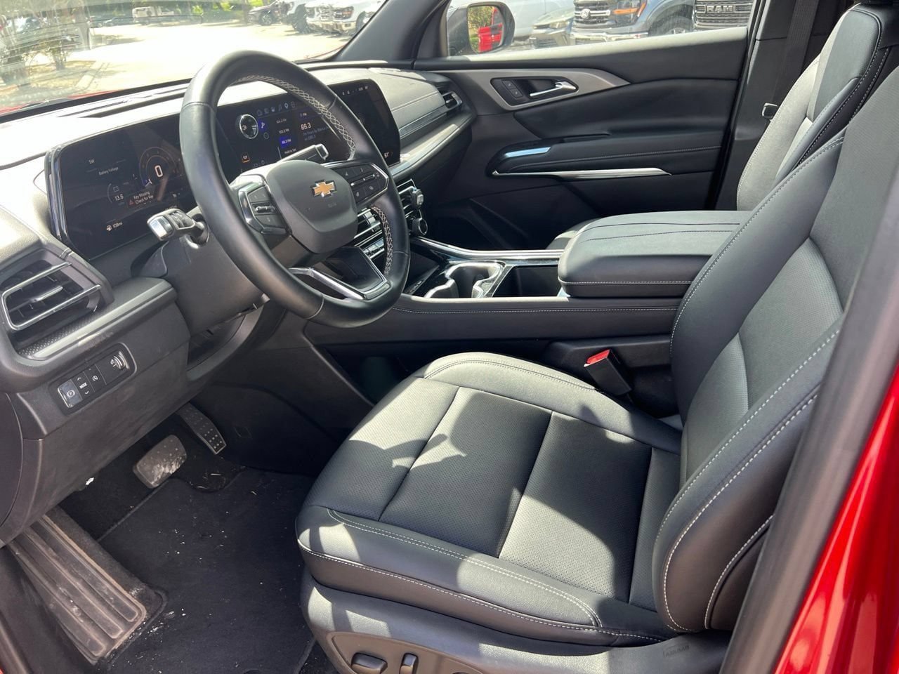 Used 2026 Chevrolet Traverse LT FWD image 9