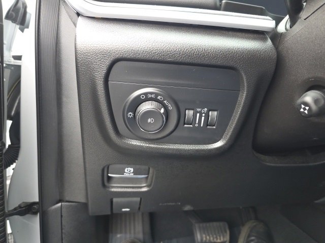 Used 2024 Jeep Grand Cherokee L Limited w/ Luxury Tech Group II image 17