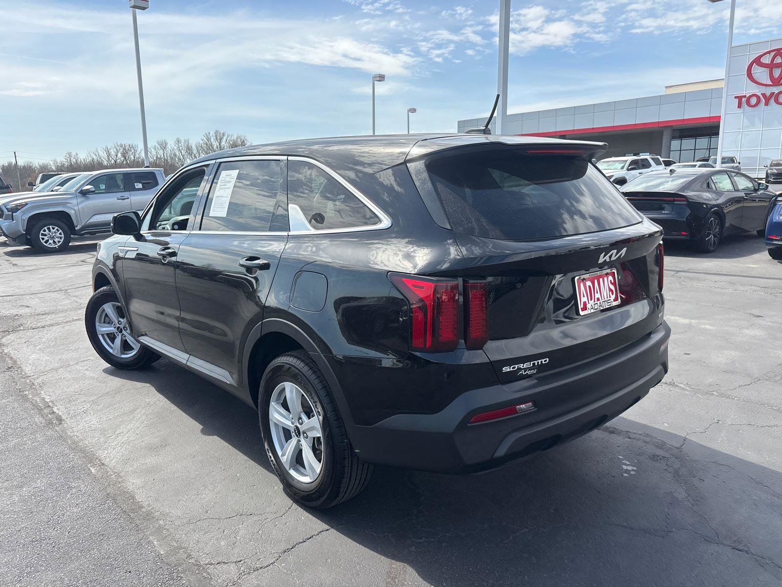 Used 2023 Kia Sorento LX AWD/4WD image 6
