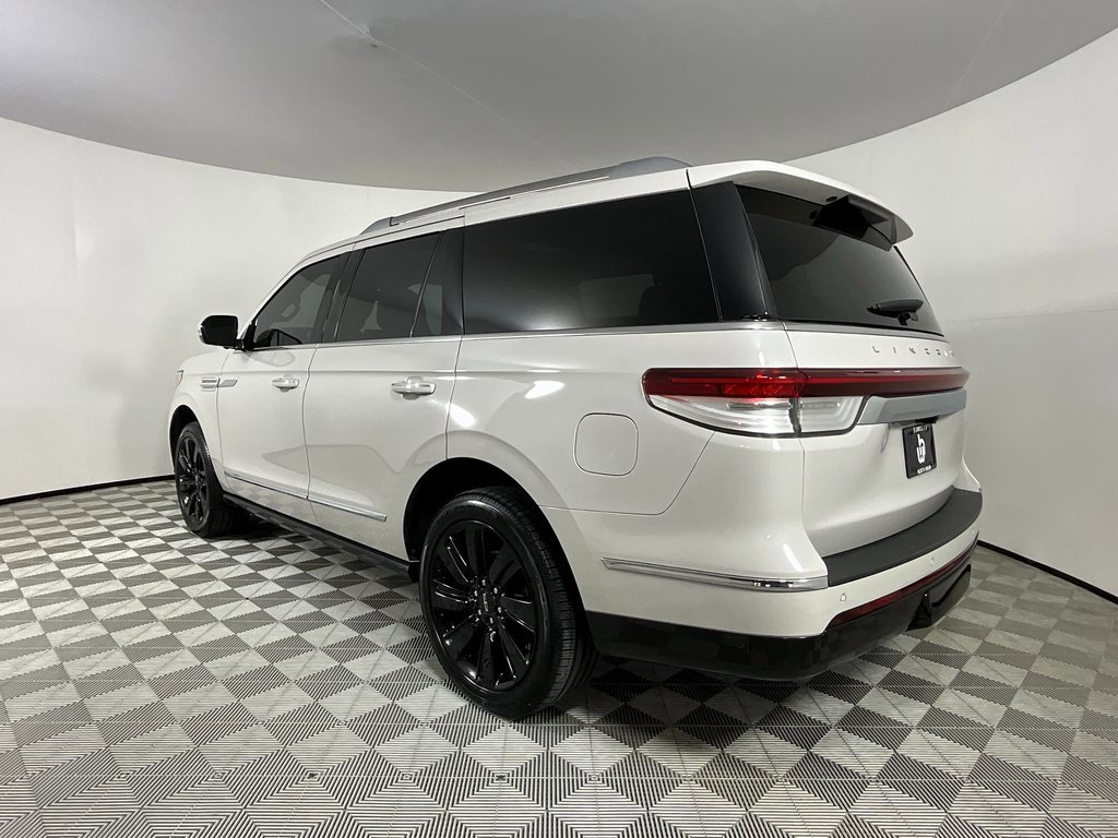 Used 2022 Lincoln Navigator Reserve image 3