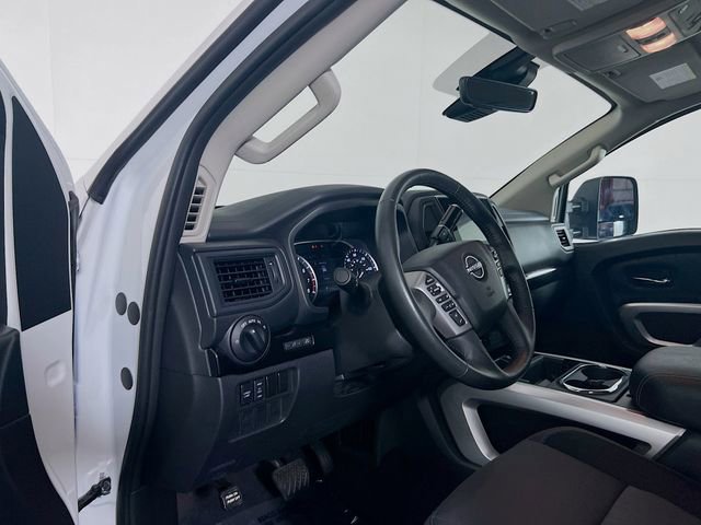 Used 2024 Nissan Titan SV w/ SV Convenience Package image 10