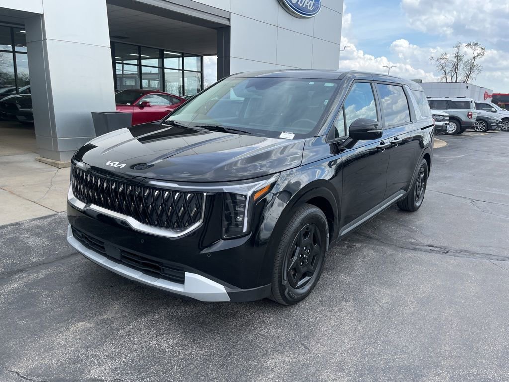 Certified 2025 Kia Carnival image 1