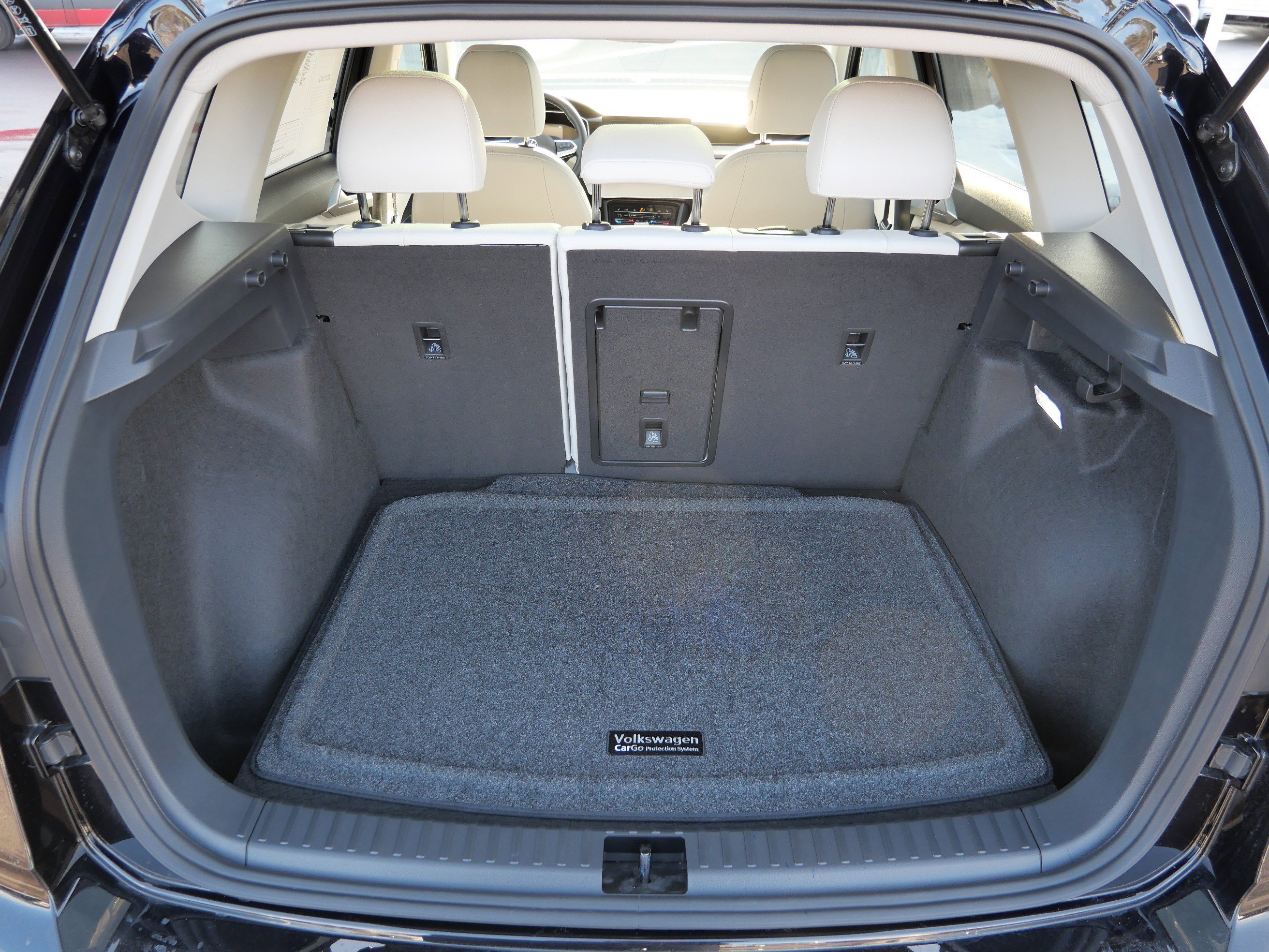 Certified 2025 Volkswagen Taos SE image 18