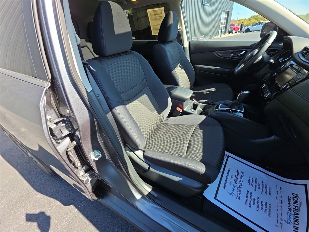Used 2019 Nissan Rogue SV image 25