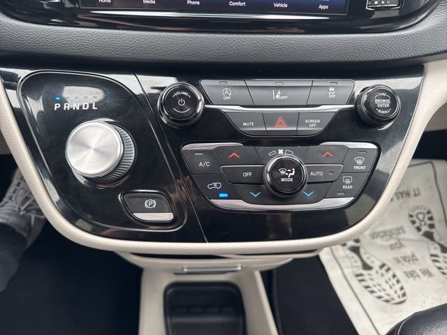 Used 2022 Chrysler Pacifica Touring-L FWD image 20