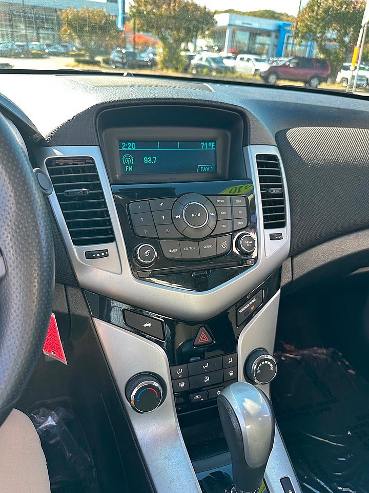 Used 2016 Chevrolet Cruze LT image 8