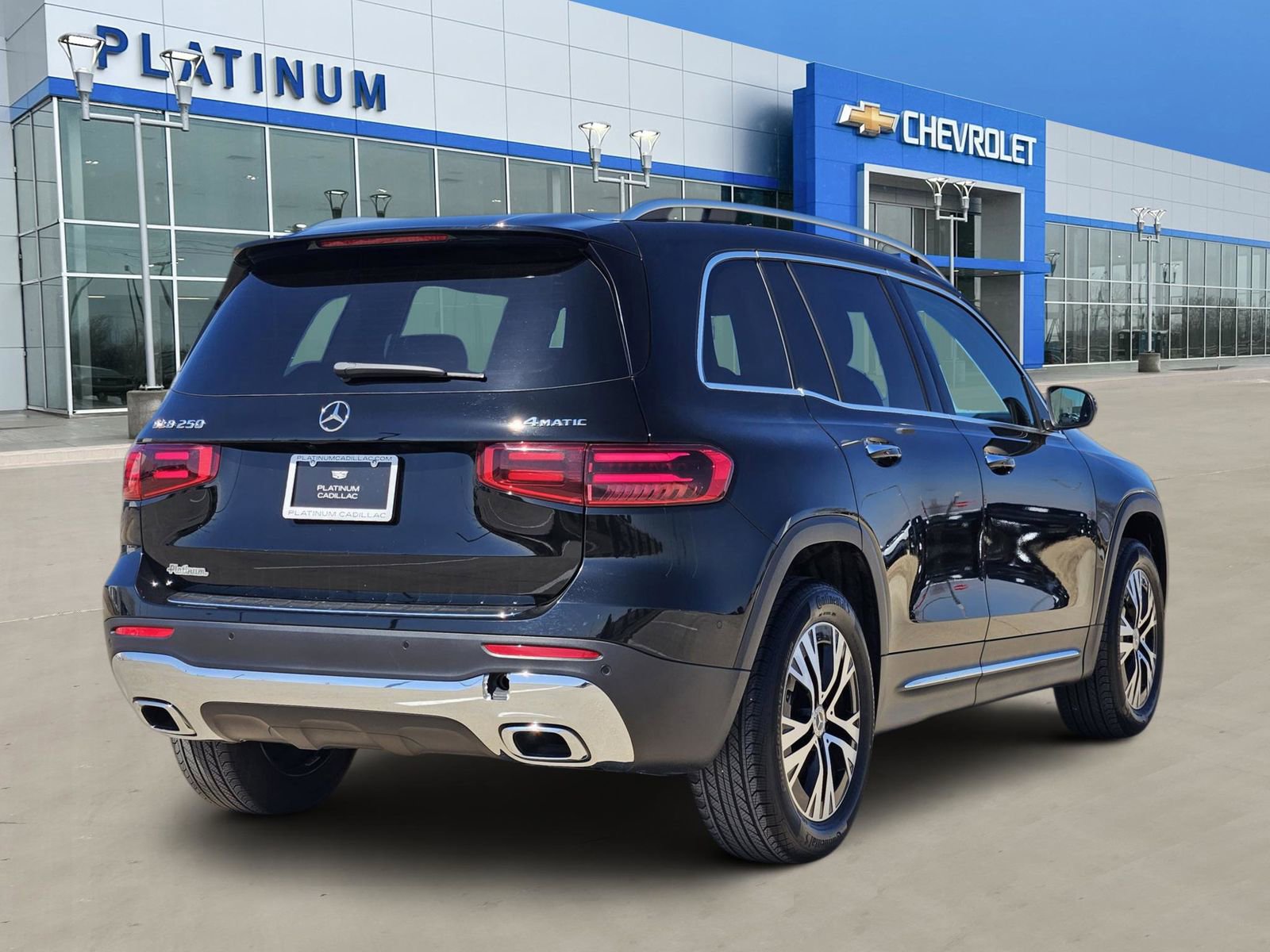 Used 2025 Mercedes-Benz GLB 250 4MATIC image 5