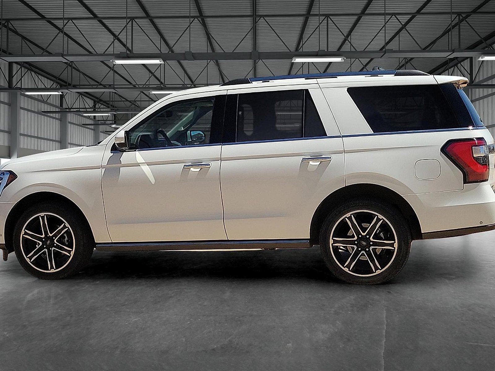 Used 2020 Ford Expedition Limited w/ Texas Edition Package RWD image 2