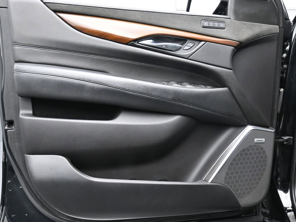 Used 2020 Cadillac Escalade ESV Premium Luxury image 9