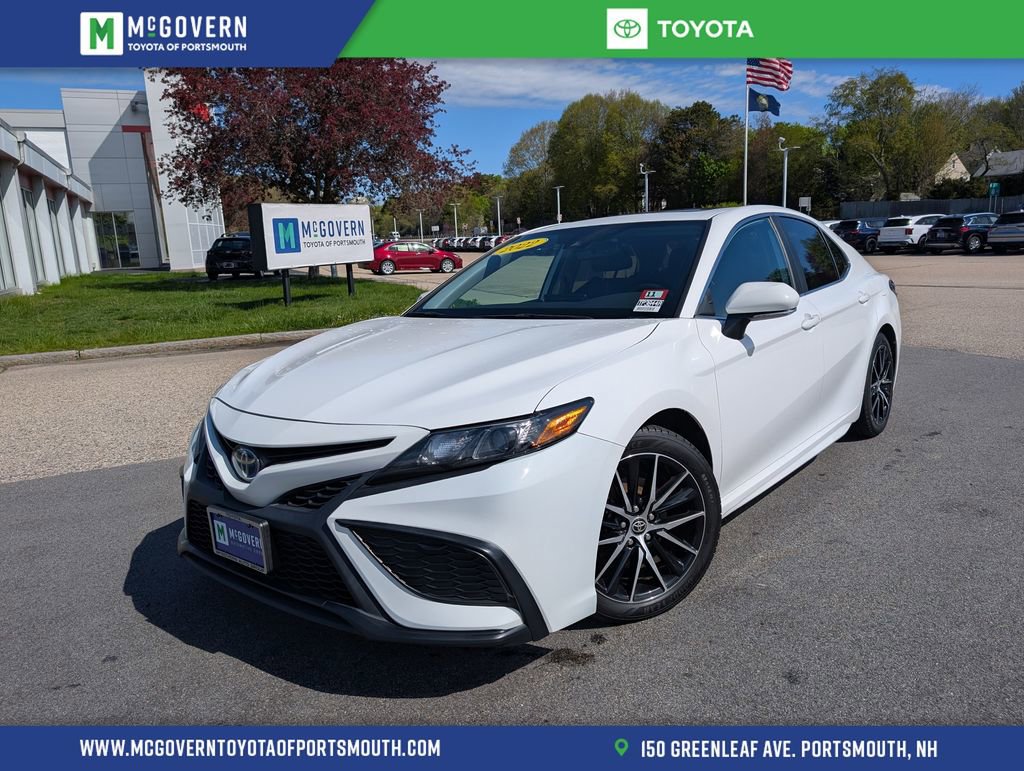 Used 2022 Toyota Camry SE w/ Cold Weather Package FWD image 1