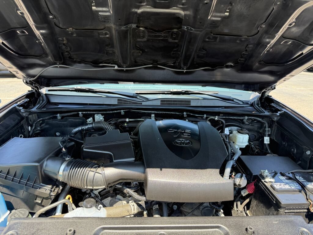 Used 2023 Toyota Tacoma SR5 w/ Technology Package AWD/4WD image 32