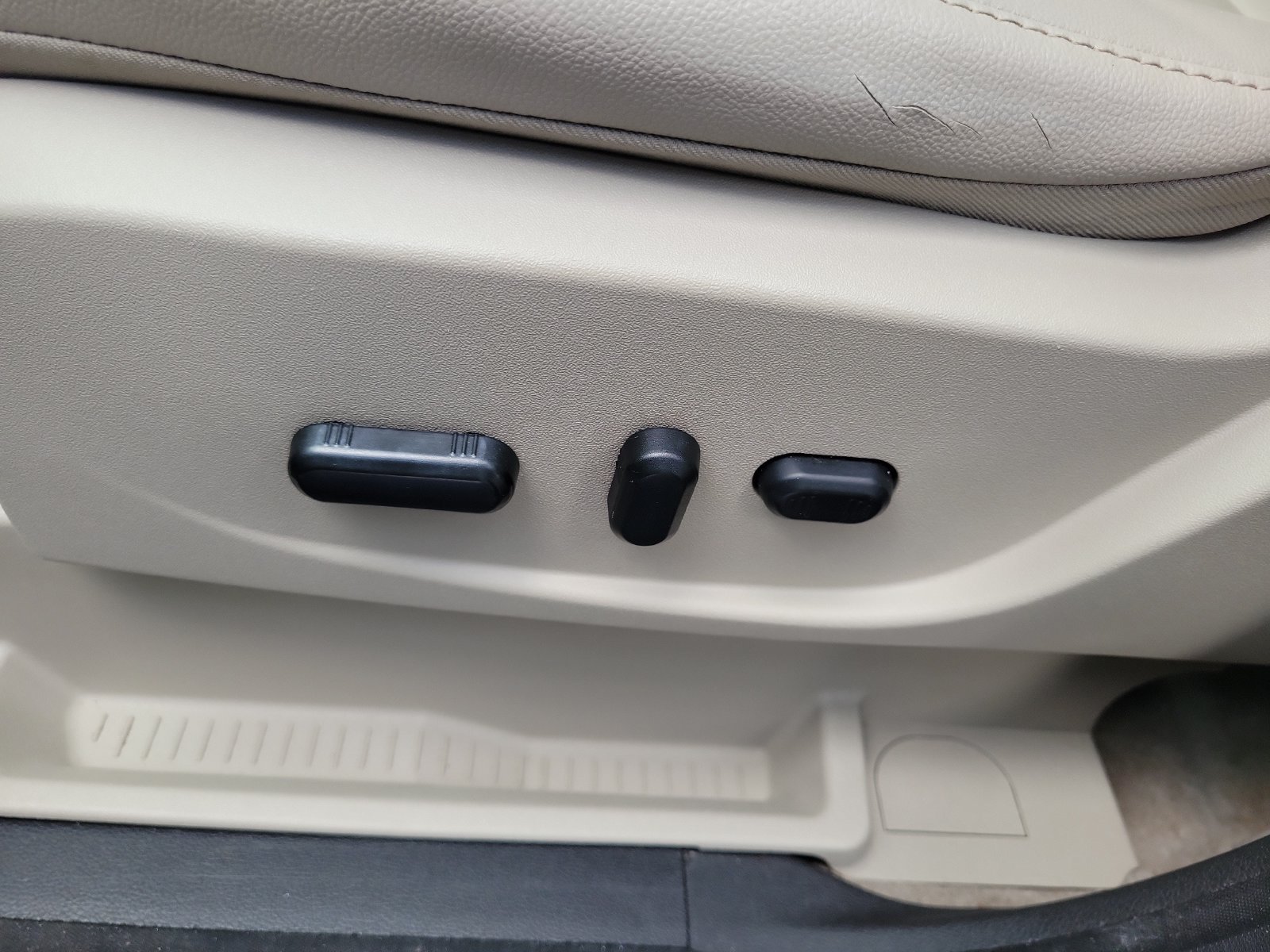 Used 2014 Ford Escape Titanium FWD image 13