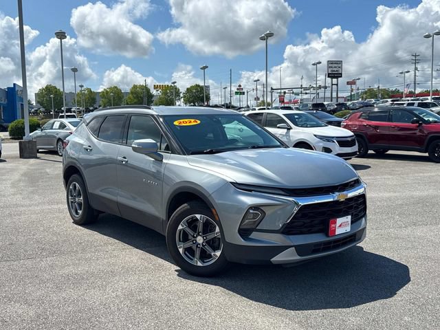 Used 2024 Chevrolet Blazer LT FWD image 2
