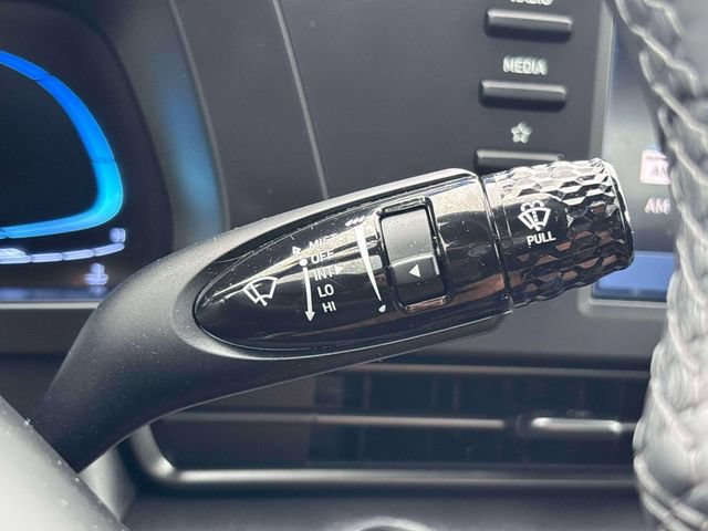 Certified 2025 Hyundai Elantra Sport FWD image 29