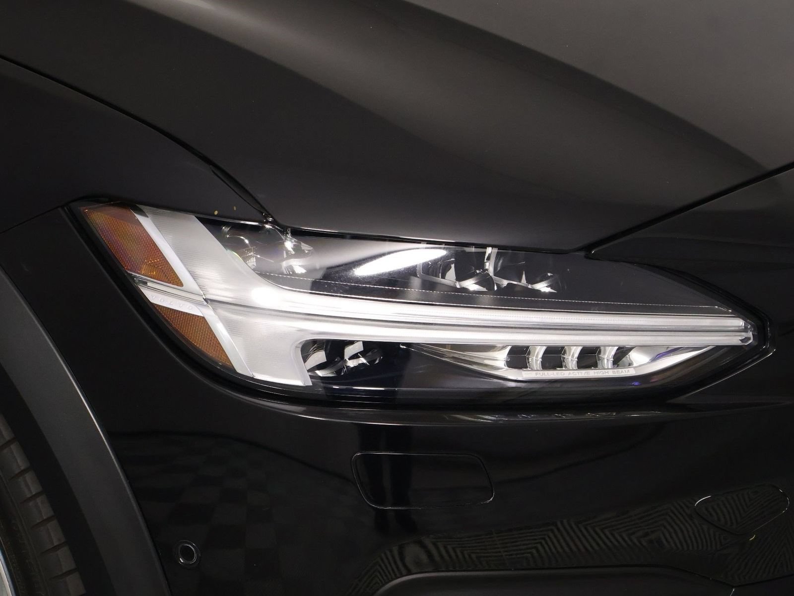 Certified 2023 Volvo V90 B6 Cross Country Ultimate w/ Climate Package AWD/4WD image 26