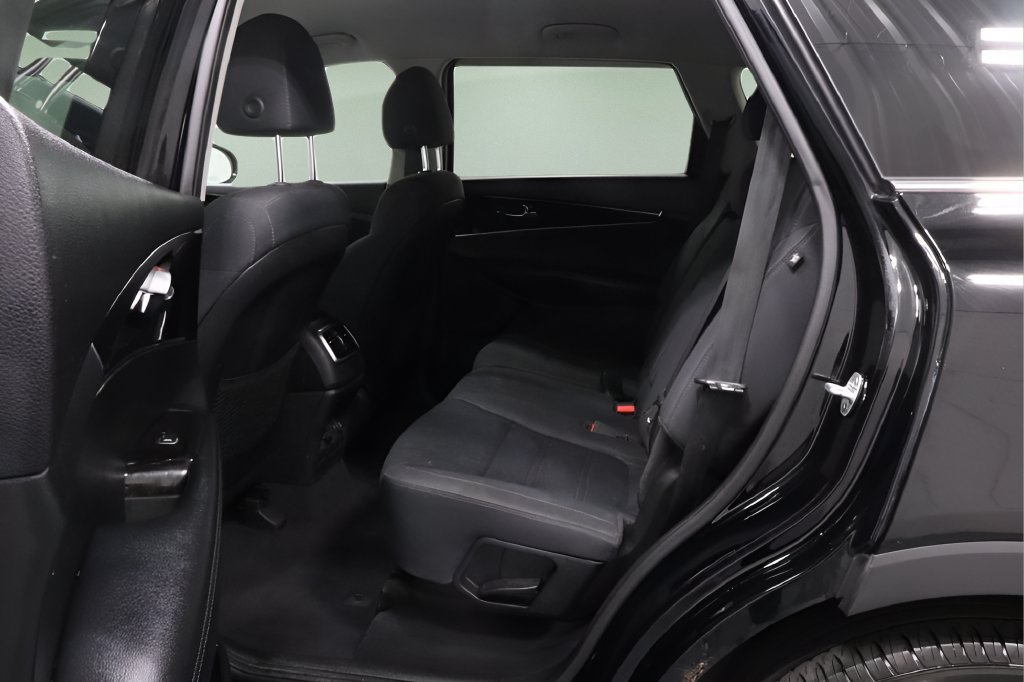 Used 2019 Kia Sorento AWD image 11